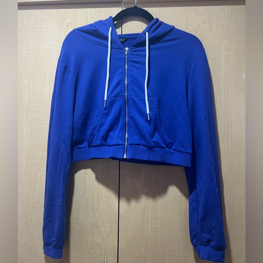 Cropped blue zip up sweater